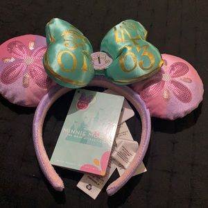 Minnie Mouse main attraction ears